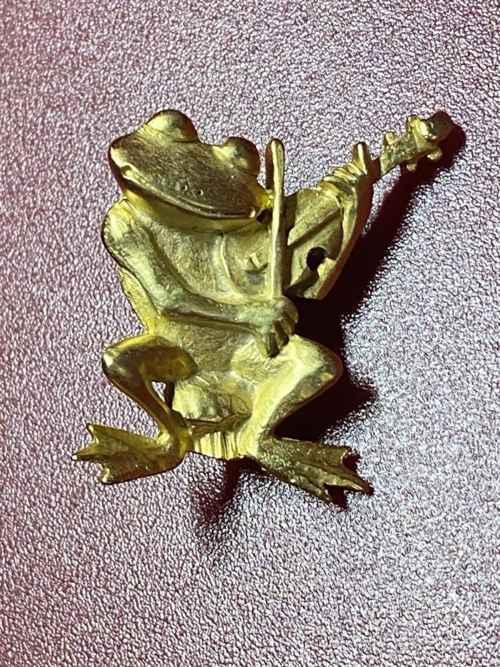 VTG Signed JJ Jonette Gold Tone “Frog Playing Violin” Lapel Pin